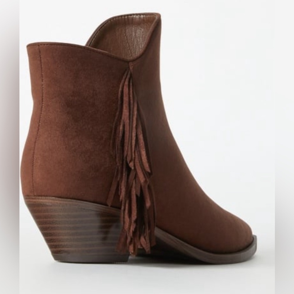 Tahlea Pointed Toe Boot - Picture 4 of 9